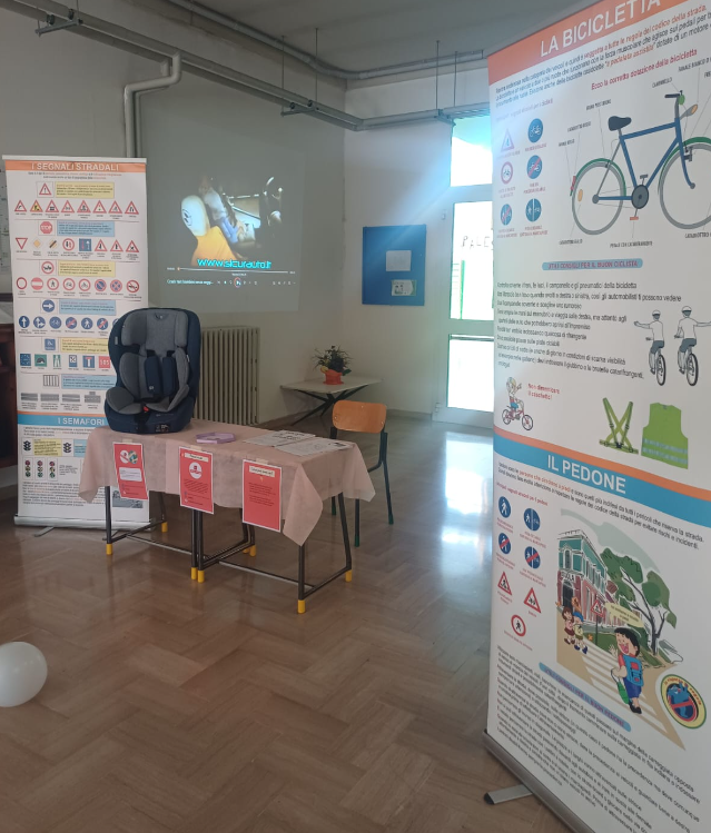 Scuola Sante Tani, stand Polizia Locale