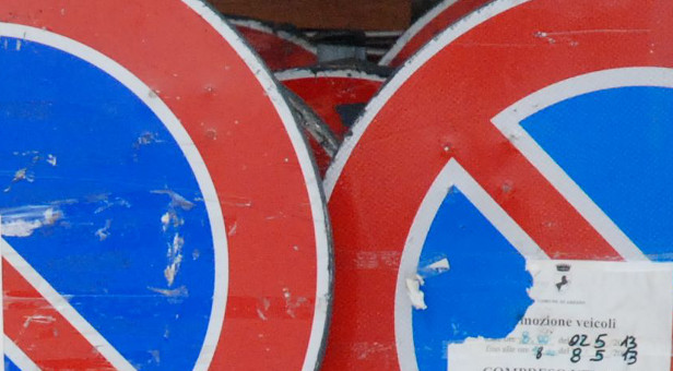 Cartelli di divieto di sosta